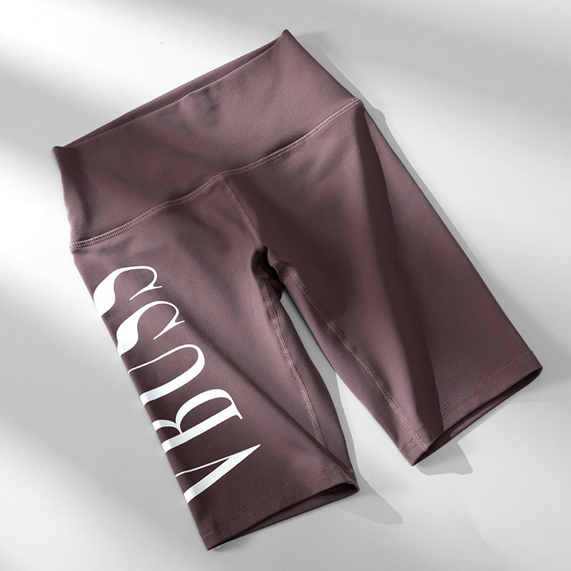 بنطال رياضي عالي الخصر يُبرز جمال الجسم ويدعمه