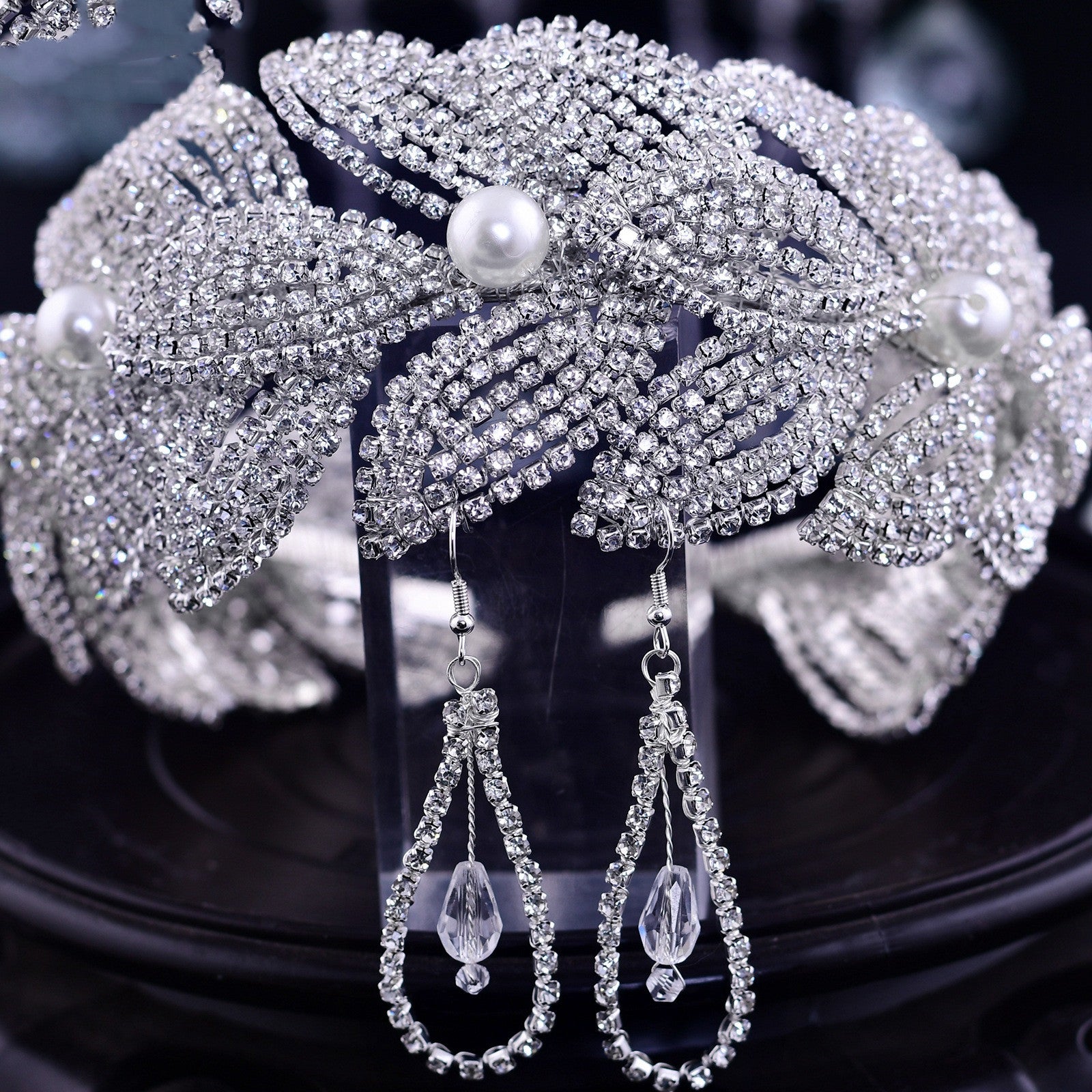 Handmade Rhinestone Leaf Hair Band – Chic & Shiny