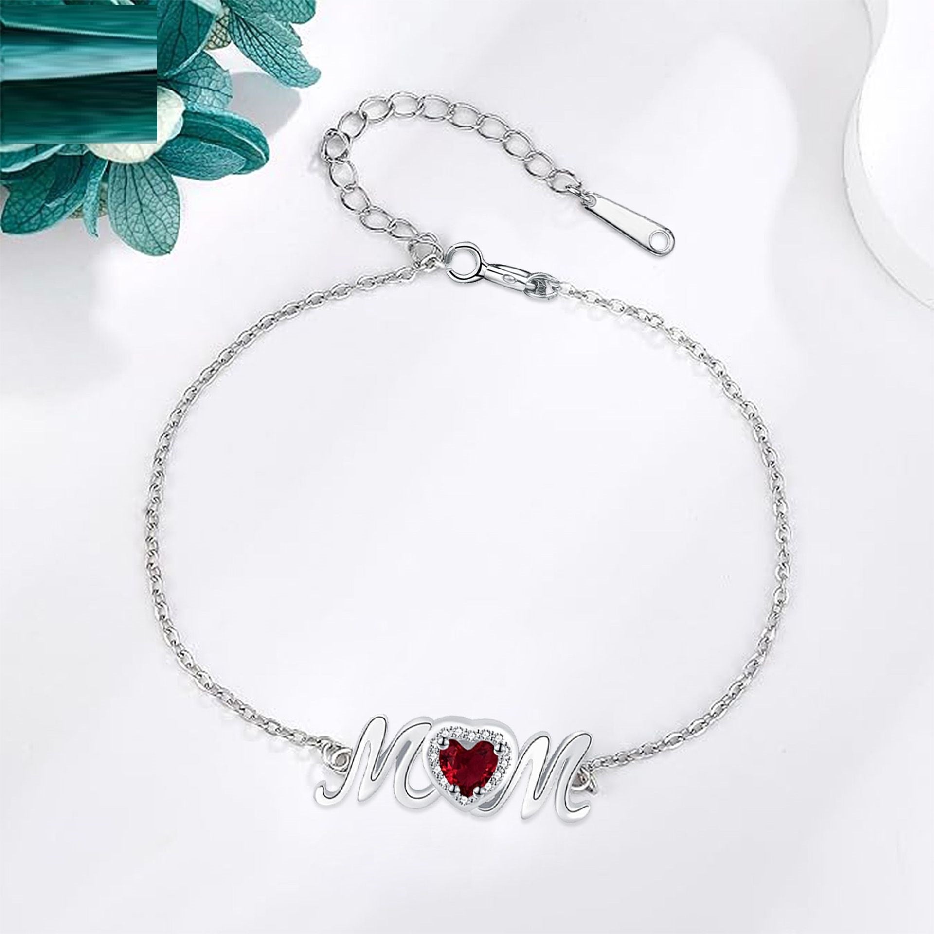 Elegant Adjustable Bracelet - A Heartfelt Gift for Moms