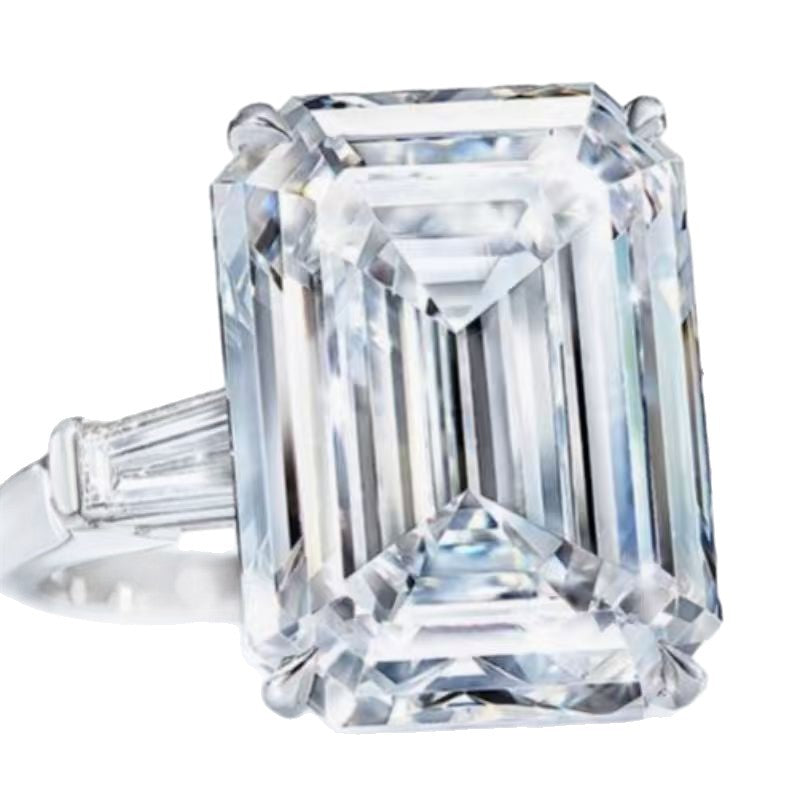 Elegant Large Zircon Ring for a Sparkling Statement