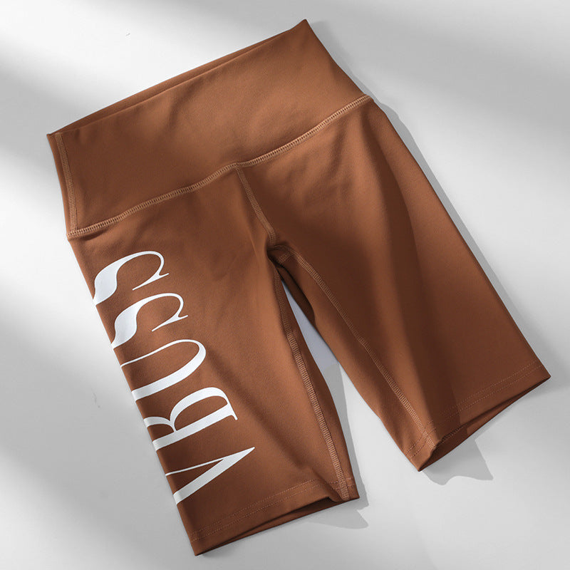 بنطال رياضي عالي الخصر يُبرز جمال الجسم ويدعمه